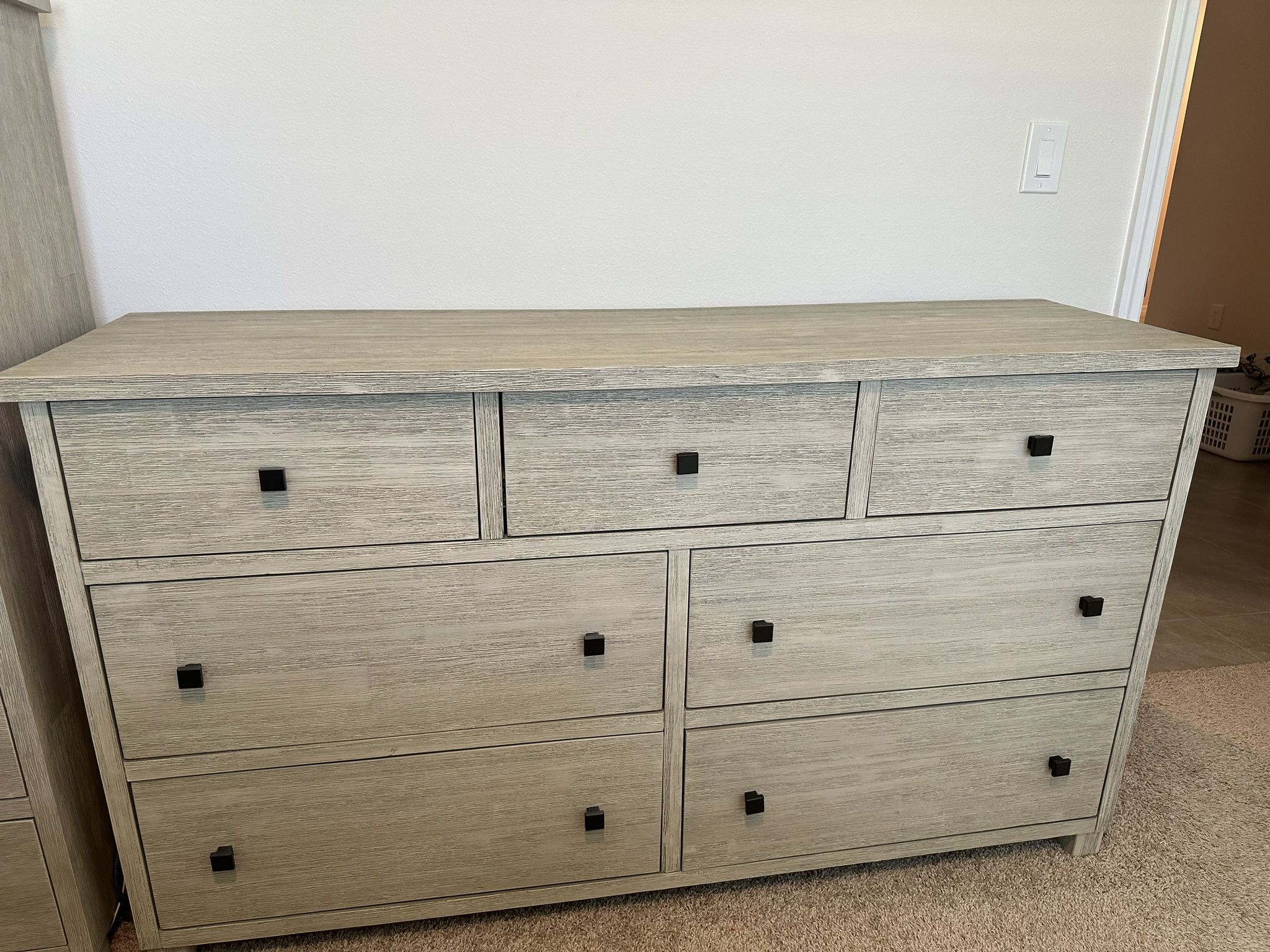 Full Size 4 Piece Bedroom Set Perfect Condition Moving Sale