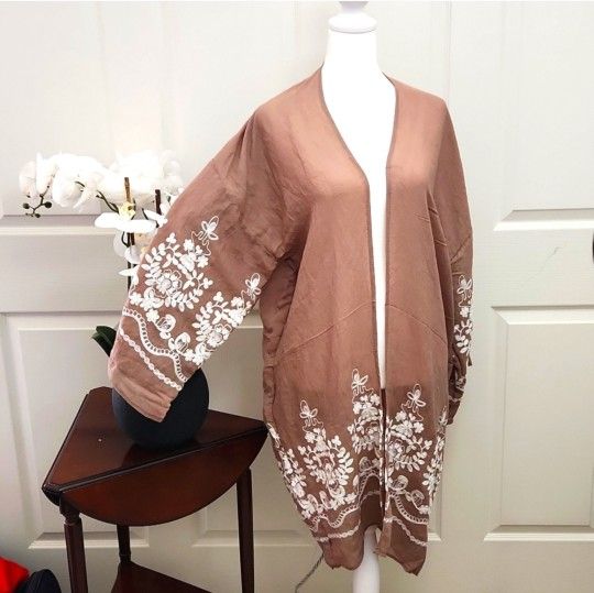 Taupe embroidered lightweught robe