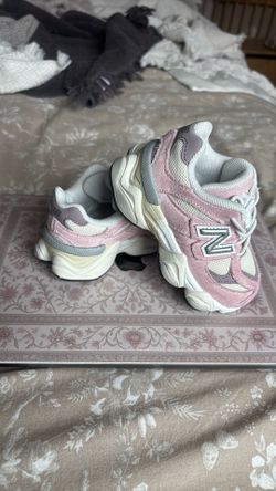 Like new ! New balance kids 6Wide.