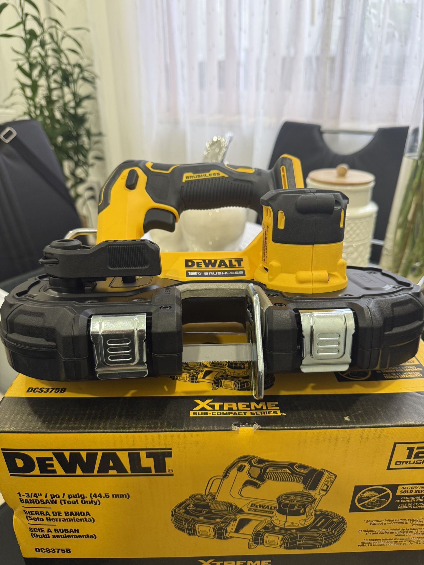 dewalt 12v max xtreme compact cordless bandsaw, bare tool only (dcs375b)