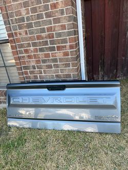 2019-2026 Chevy Silverado  tailgate
