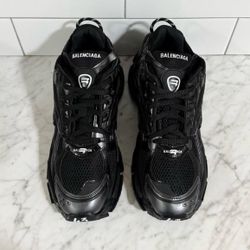 balenciaga runner black