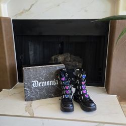 Demonia Emily-330 Size 11
Mid-Calf Boot