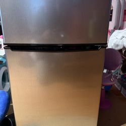 Whirlpool Mini Fridge And Freezer