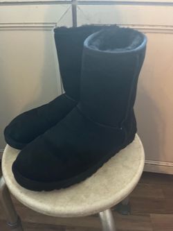 Black Uggs size 9
