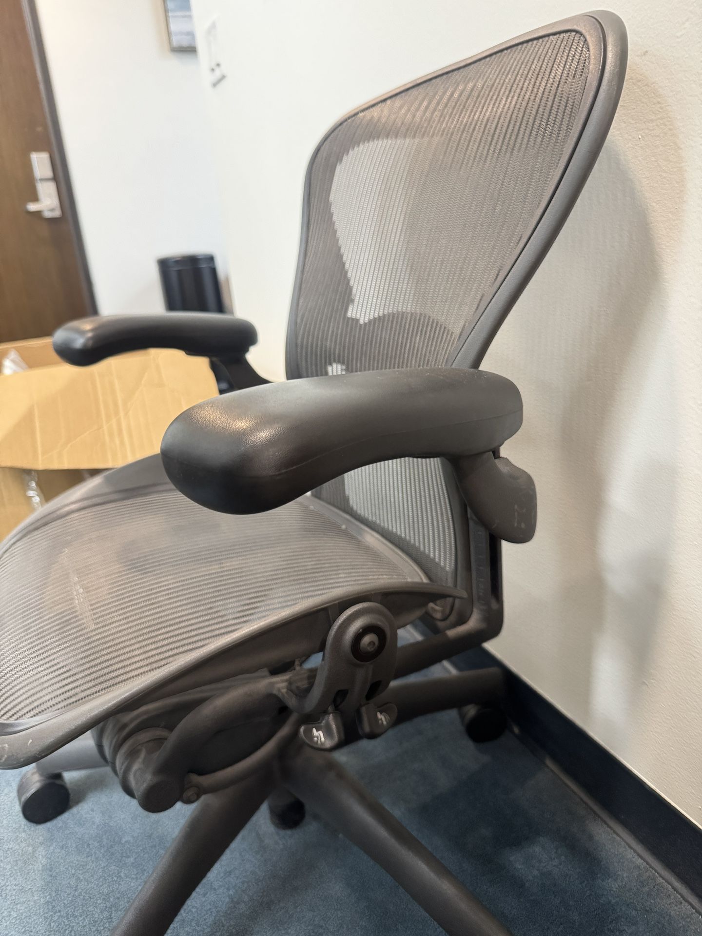 Classic Herman Miller Aeron  Sz B 