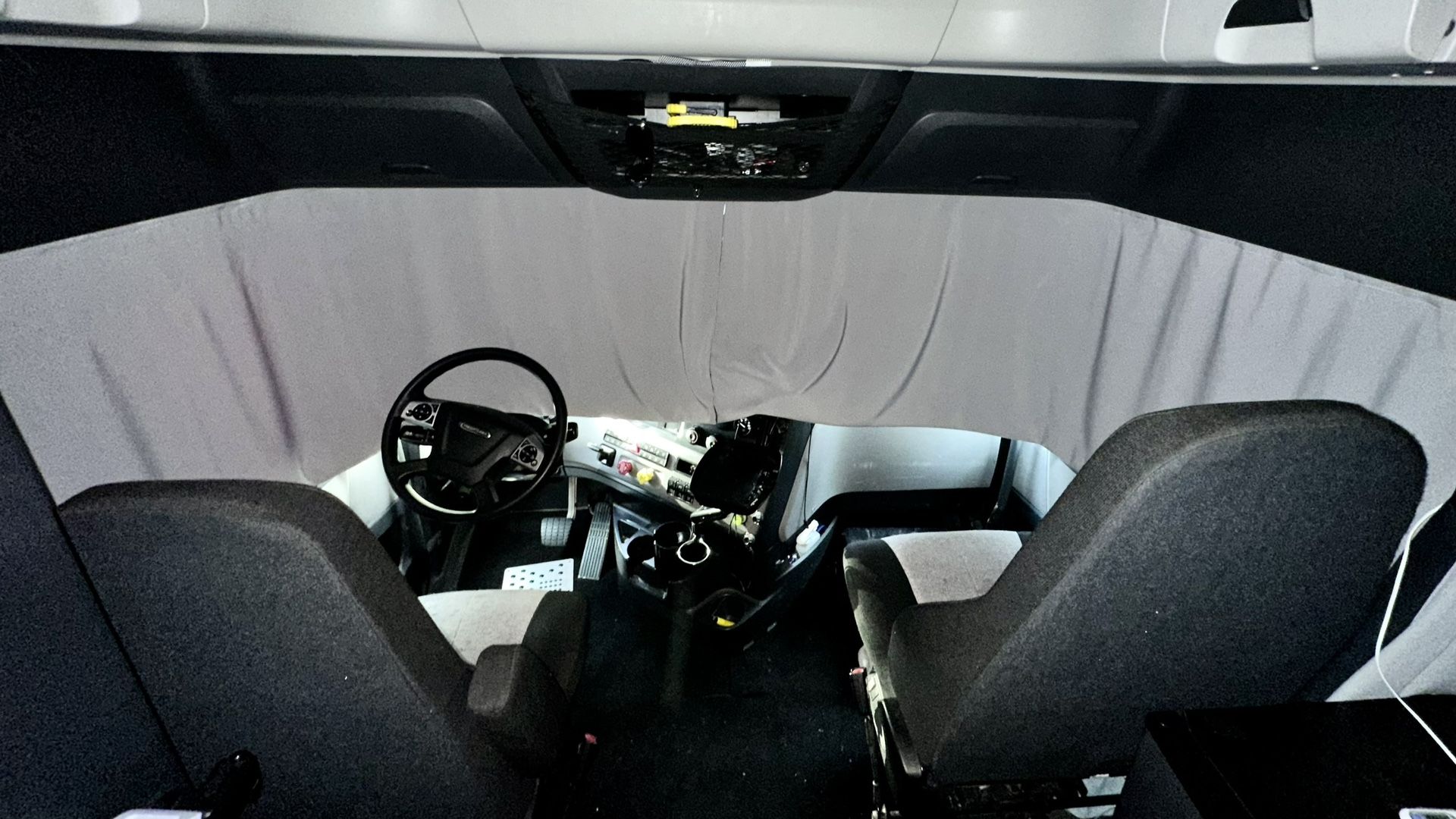 Freightliner Curtains, Kenworth