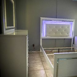 4PCS Queen White Bed w/ LED (Mattress is not Included) 