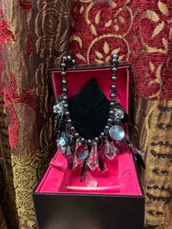 Beautiful necklace dangling Crystal-clear