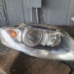 Vendo foco completo  de un 2008 audi a4 lado RH lado de la novia  
