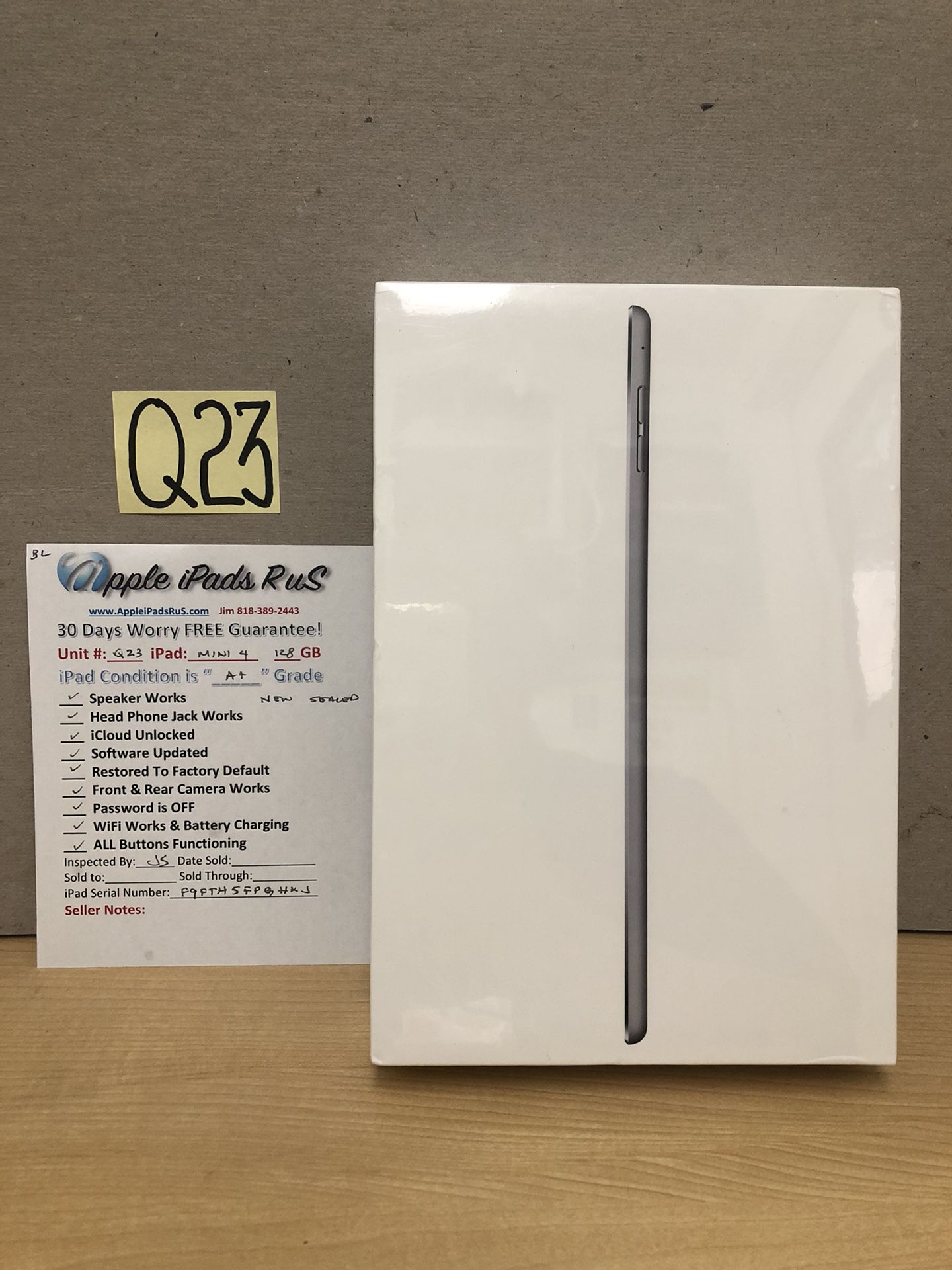 Q23 - iPad mini 4 128GB *SEALED NEW*