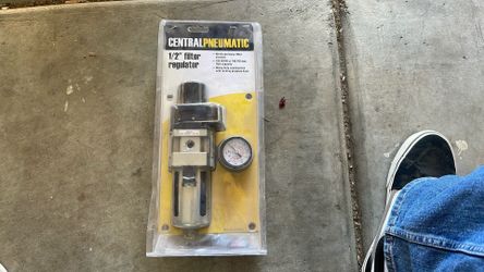 Central Pneumatic 1/2 Filter, Regulator 
