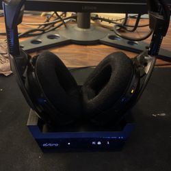 Wireless Gaming Headphones + Mic (Astro A50 Gen 4)