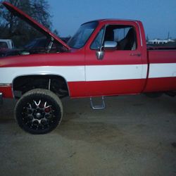Square Body BBC Gmc Chevy Lifted