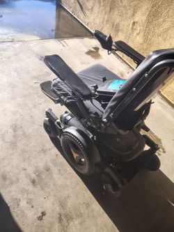 I'm Selling This Electric Chair For $350 It Works Perfect It Has A Charger And The Charge Last For A Long Time My Name Is Salvador You Can Call Me Or