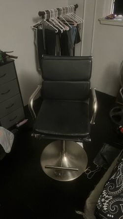 Black Mondern Salon Chair