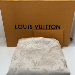 Louis Vuitton -Chale starlight Beige shawl 