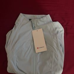CROPPED LULULEMON LIGHT BLUE DEFINED SWEATER