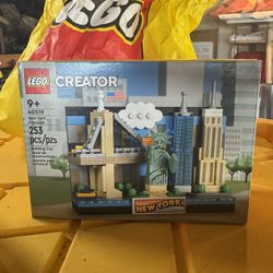 This is the LEGO Creator 40519 New York Postcard building set. 