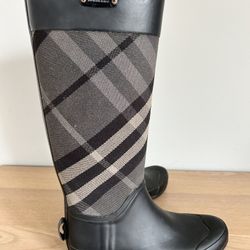 Burberry Rain Boots Sz 9
