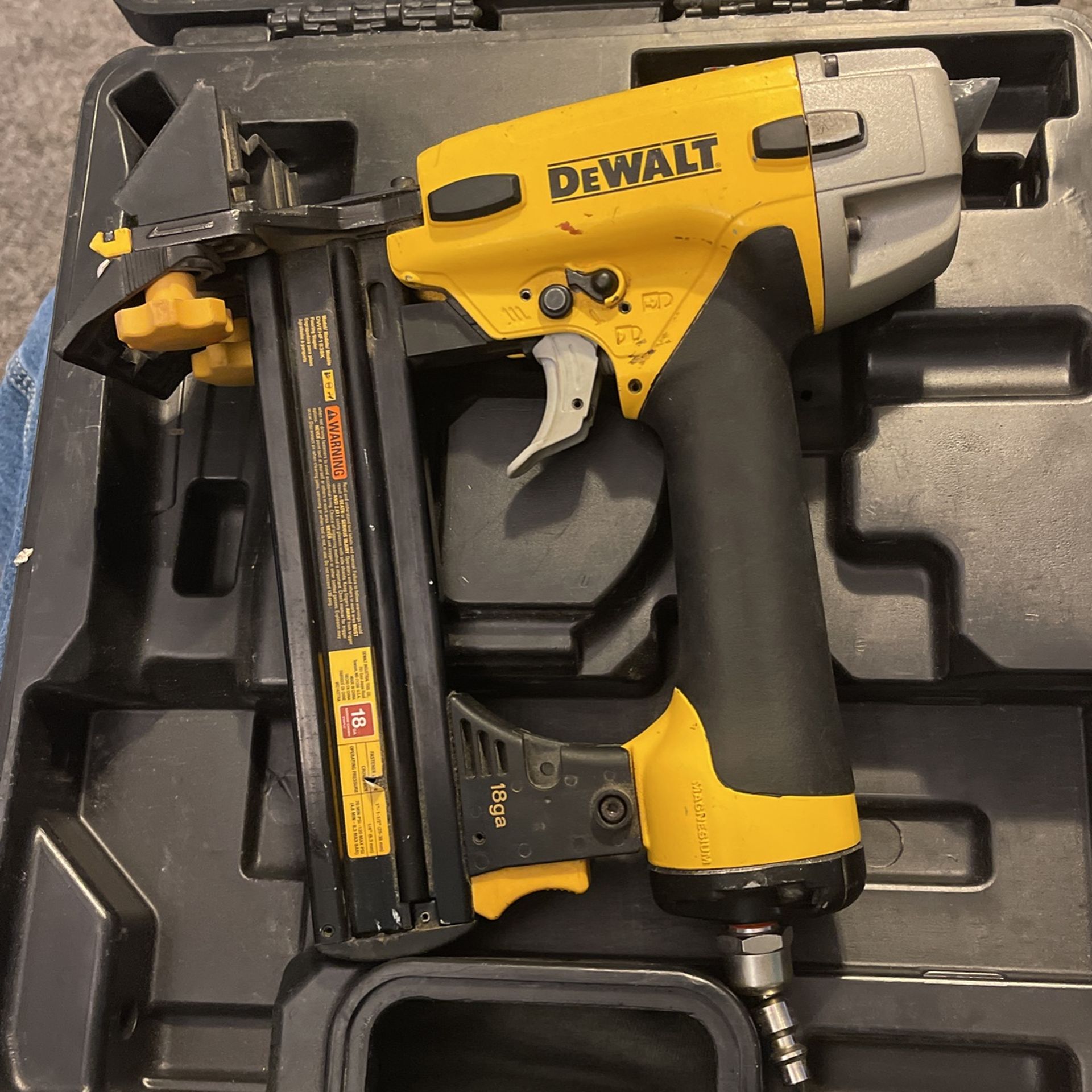 Dewalt DWEHF1838K 18ga 7/32 Crown Flooring Stapler