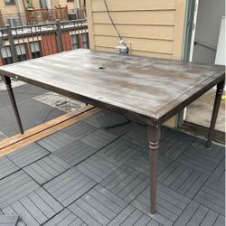 Metal Table Great Condition