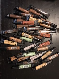 La girl concealers