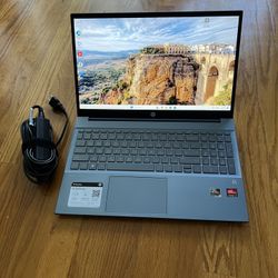 15.6 HP Pavilion Laptop 15 Win11 Ryzen 5 5500U 6-Cores @2.1Ghz SSD 256Gb RAM 16Gb Microsoft Office 