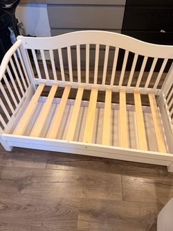 White toddler bed with drawer