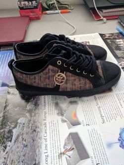 Guess shoes size 8