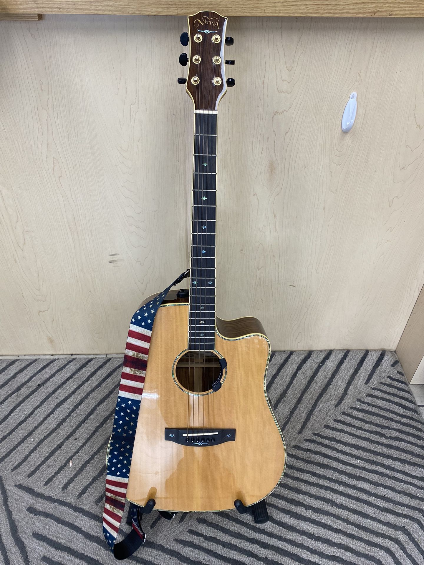 Nativa Custom-Made For Artist Acoustic Guitar Abalone Inlay Model 1101133