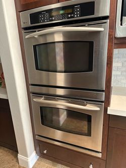 Kitchen double ovens, Microwave, Dishwasher