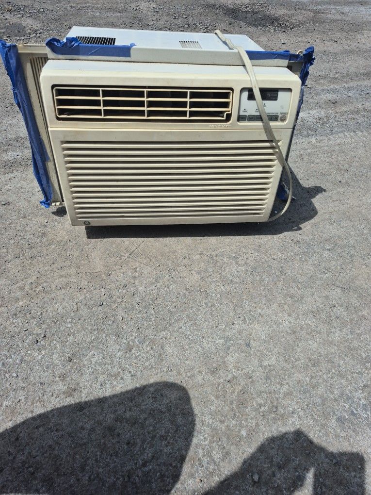 GE WINDOW AIR CONDITIONER