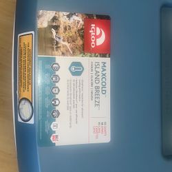 Igloo Maxcold Island Breeze Cooler 