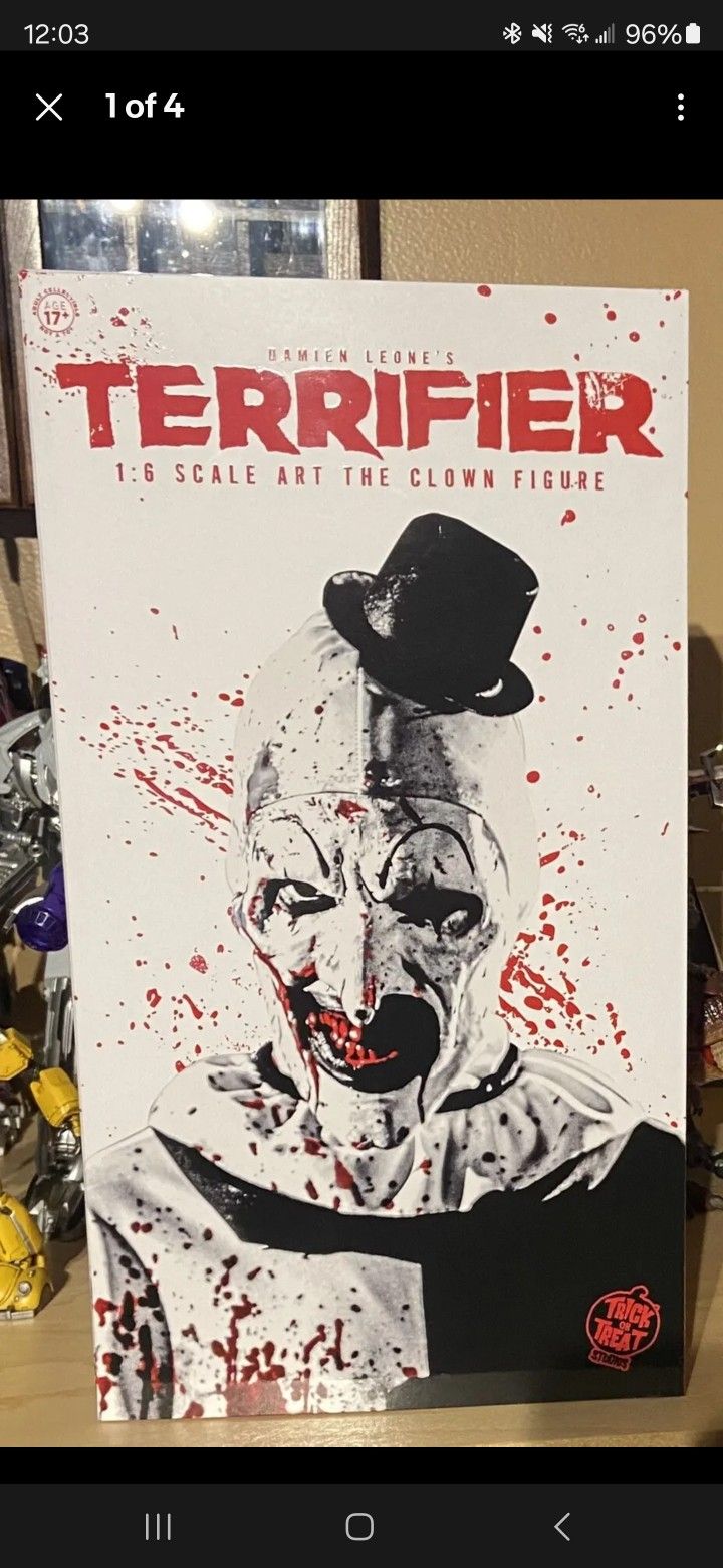 Terrifier! Art The Clown 1:6 Scale Figure