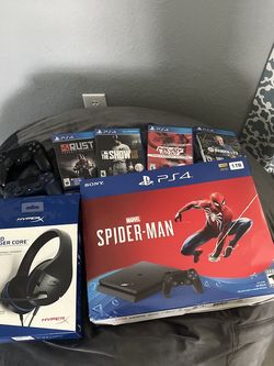 Slim PS4 With Extras
