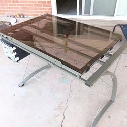 Futura studio art table