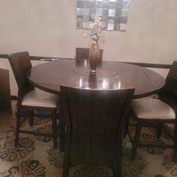 Dinning Room Table  And 4 Chairs Like New