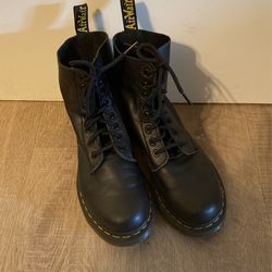 Women’s Doc martens Size 7