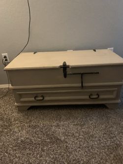 Wooden Cedar Hope Chest with 2 drawers