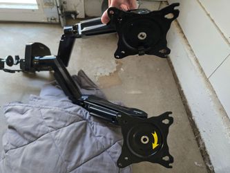 Dual monitor mount