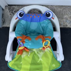 Fisher-Price Portable Baby Chair Sit-Me-Up Floor Seat with Developmental Toys & Machine Washable Seat Pad, Froggy  Location new port Richey