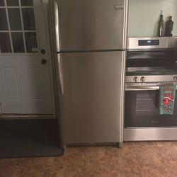 Frigidaire Refrigerator 