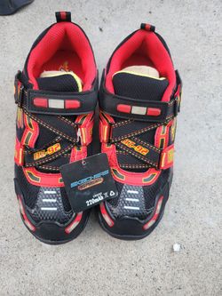 Sketchers boys size 4