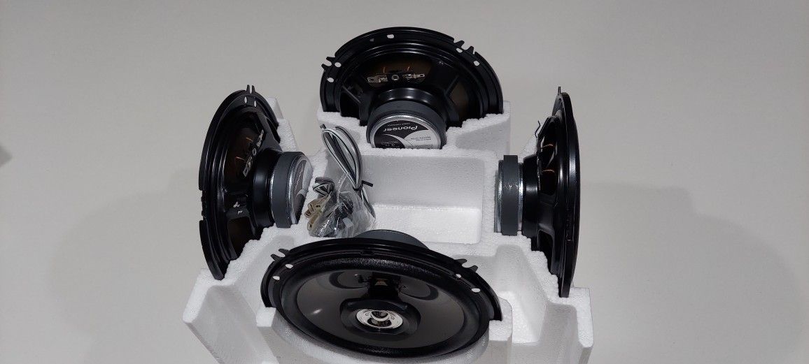4 Pioneer Speakers 6.5" Inch Model Ts 165p 200 W Plus One H7 Pair
