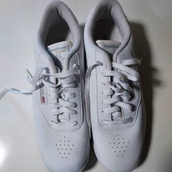 Like new REEBOK princess tennis shoes 9 1/2 W
