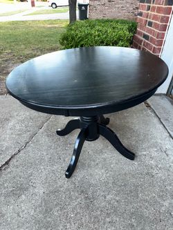 Round Dining table + 3 Chairs