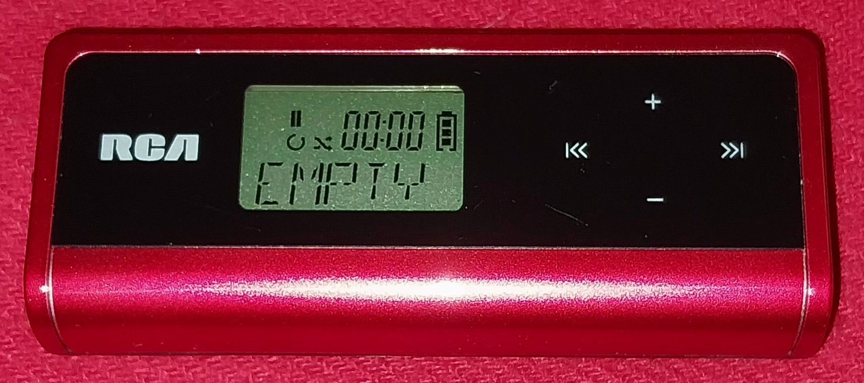 RCA 4GB MP3 Audio Music Player w/ Flip Out USB Connection TH1814WM Tested & Works 30 Hours of Play
