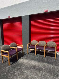 WAITING RECEPTION CHAIRS/ OFFICE CHAIRS SET/ IN GREAT CONDITION/ DELIVERY NEGOTIABLE