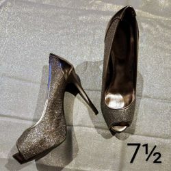 Size 7.5 Guess Heels